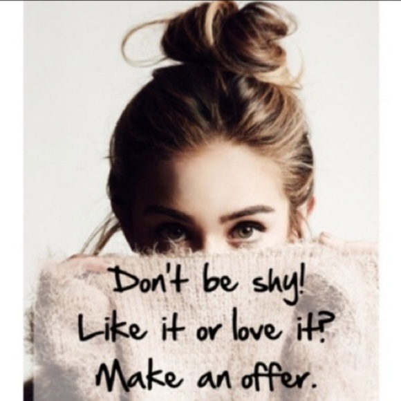 Triangle Pendant V Shape Layered Necklace - Golden - Picture 4 of 4